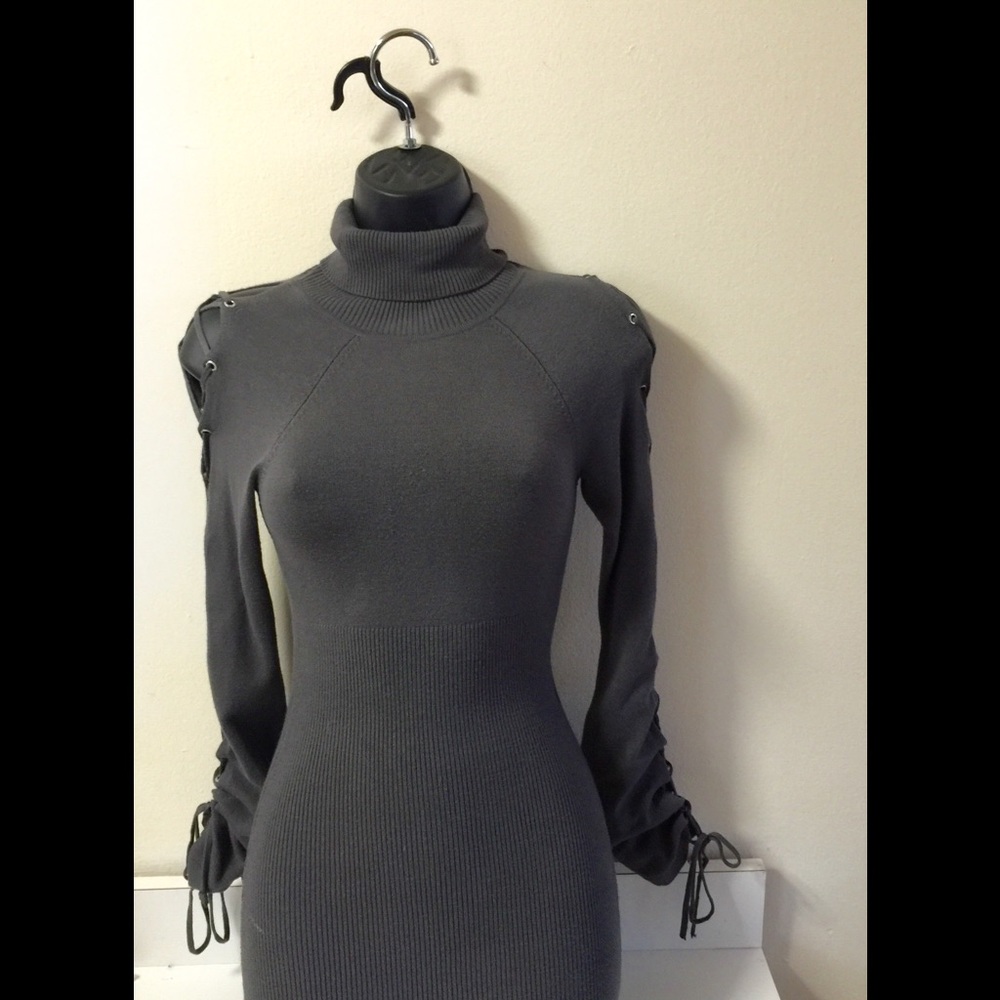 GUESS * Turtleneck w/tie up Sleeves